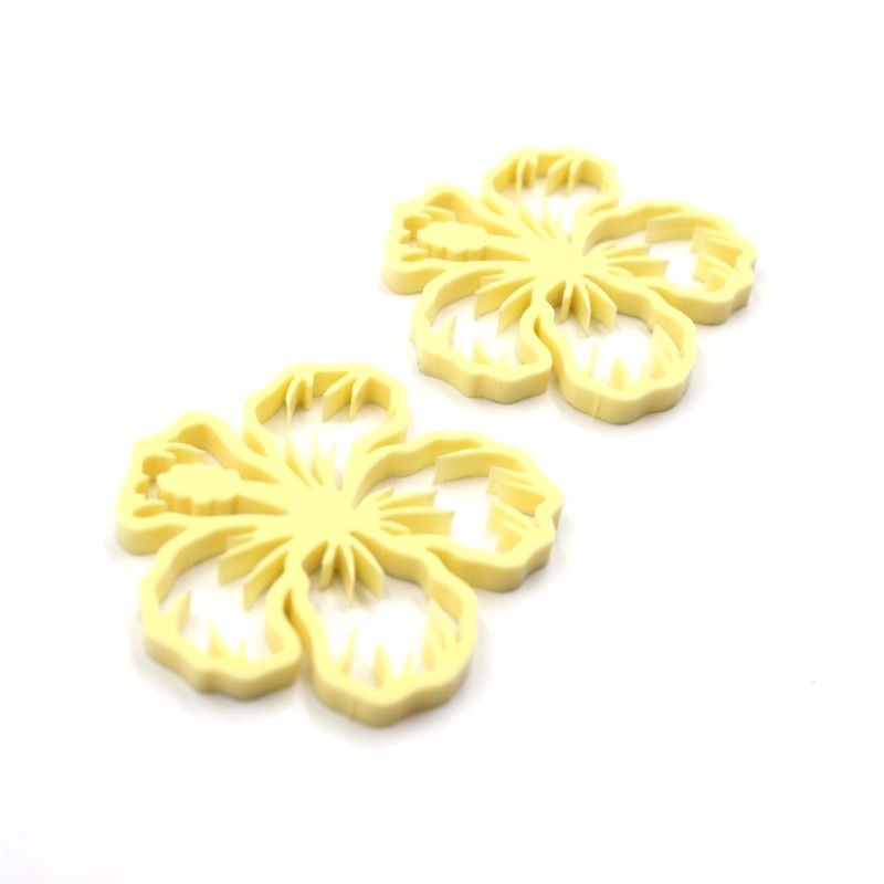 Lot de deux fleurs d'hibiscus en acrylique jaune pastel SCRAPMOUSET