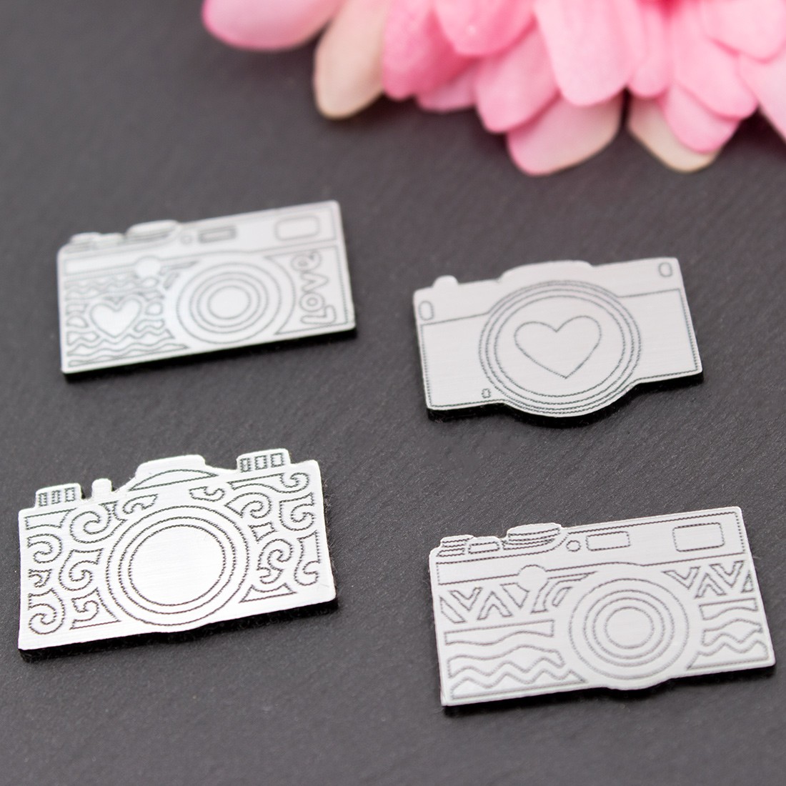 Lot de 4 mini appareils photos en acrylique finition argent brossé SCRAPMOUSET