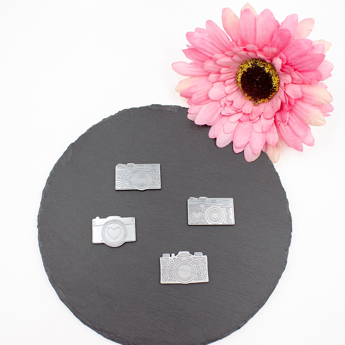 Lot de 4 mini appareils photos en acrylique finition argent brossé SCRAPMOUSET