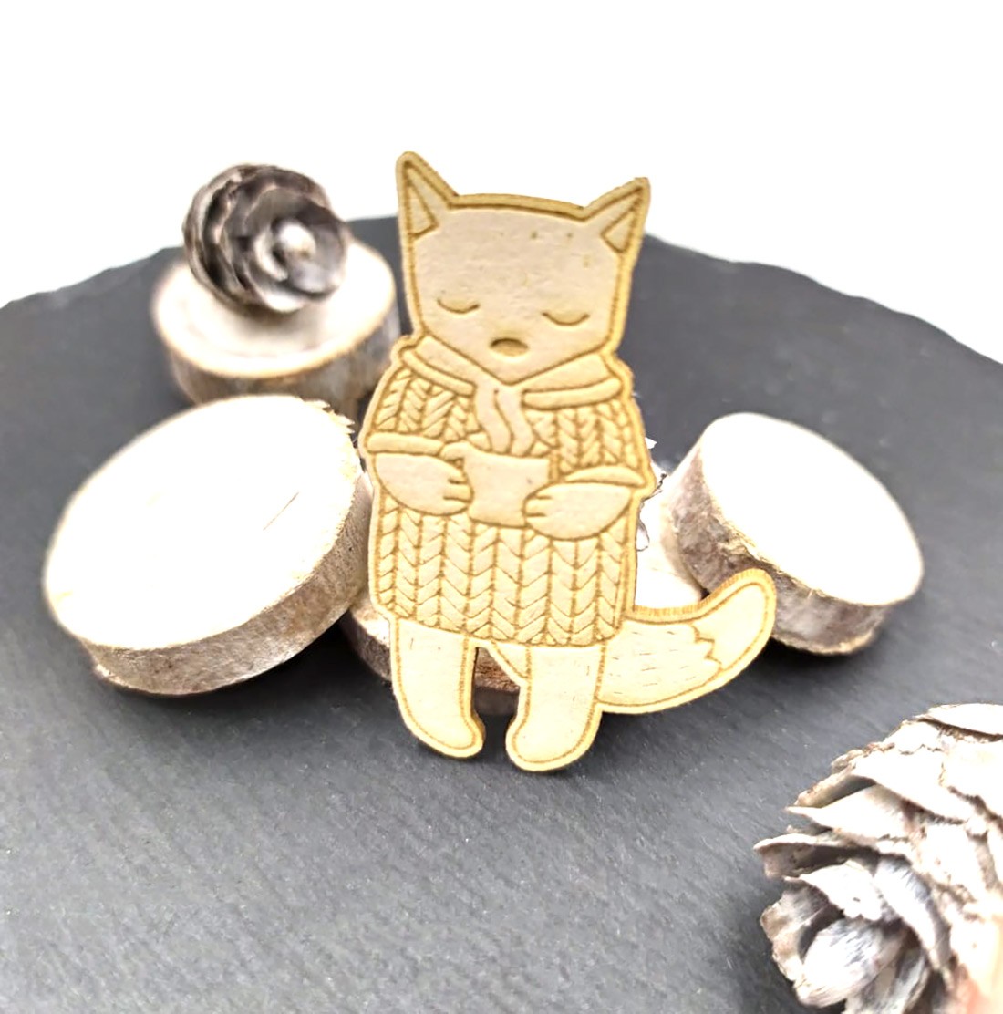 Chipboard chat frileux avec mug en carton bois SCRAPMOUSET