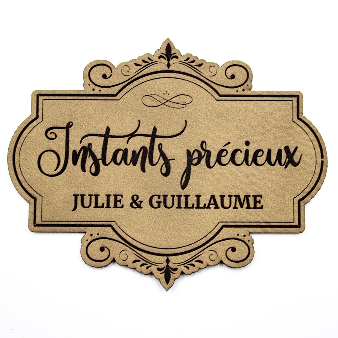 Etiquette à personnaliser en cuir avec le mot Instants précieux SCRAPMOUSET