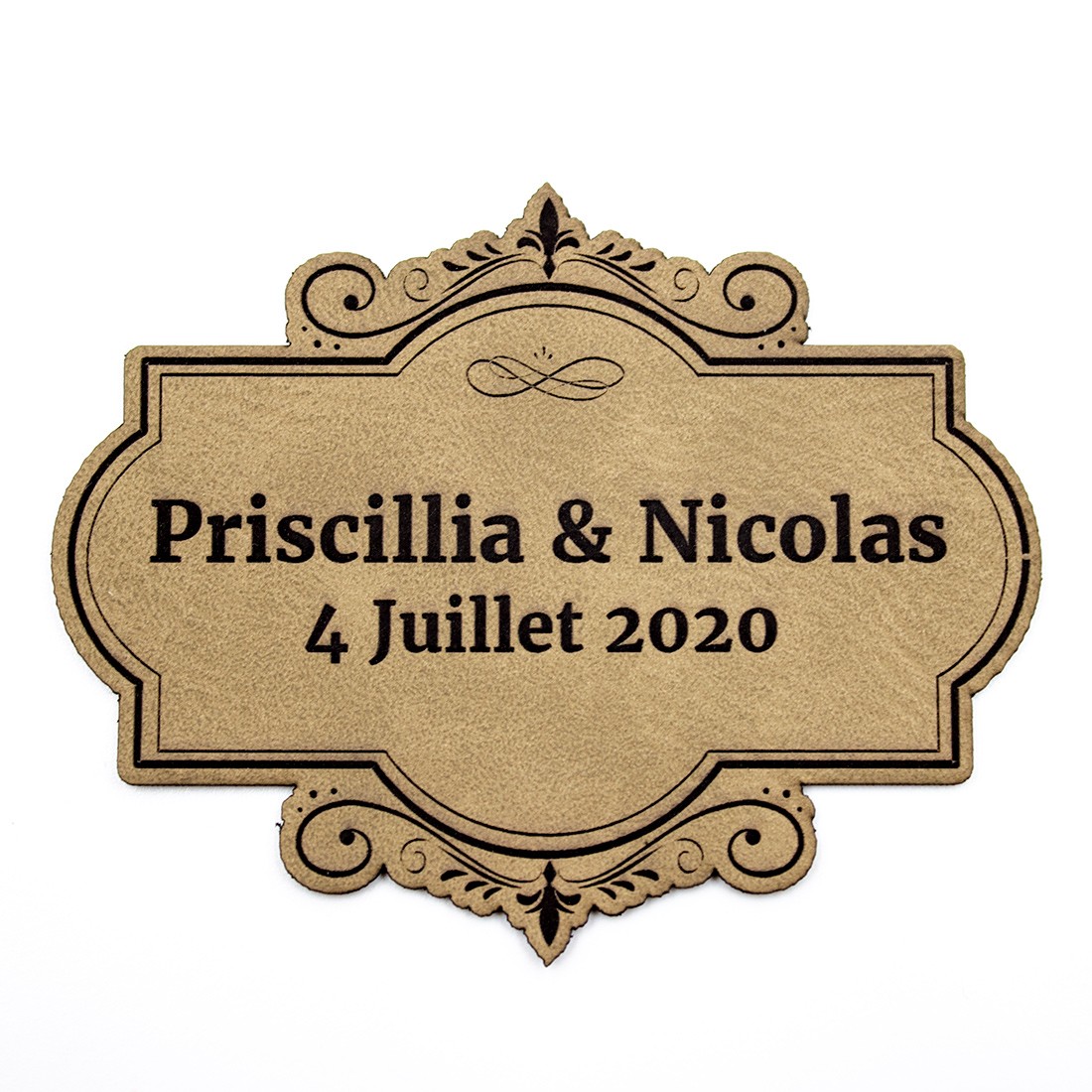 Etiquette à personnaliser avec prénoms et date en cuir SCRAPMOUSET