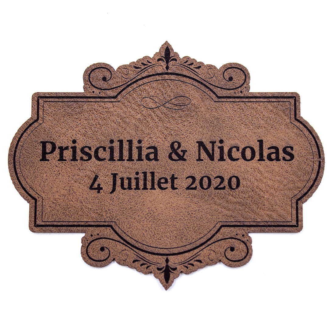 Etiquette à personnaliser avec prénoms et date en cuir SCRAPMOUSET
