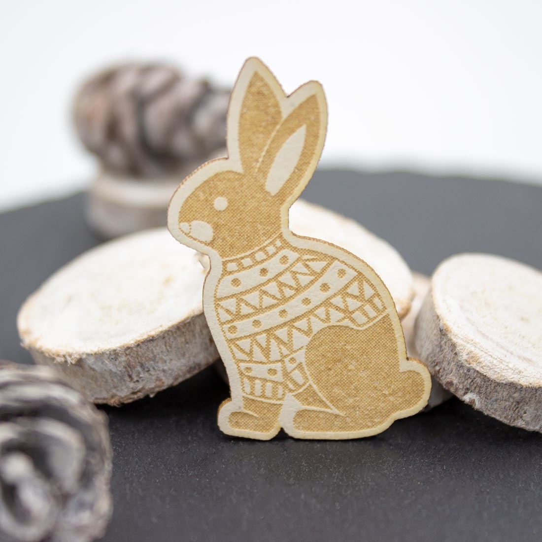 Chipboard lapin avec pull en laine en carton bois SCRAPMOUSET
