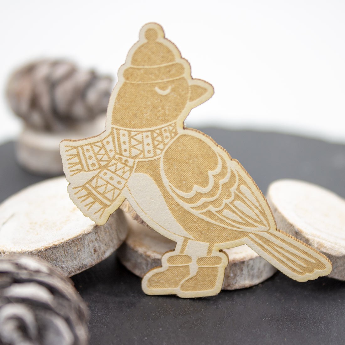 Chipboard oiseau avec écharpe et bonnet en carton bois SCRAPMOUSET