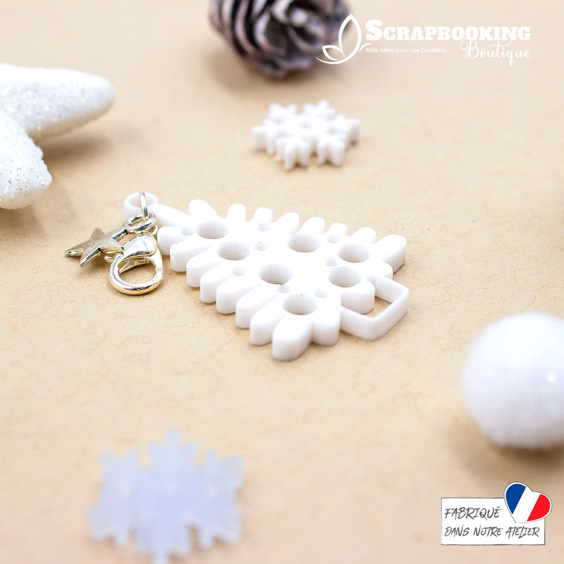 Breloque charm sapin de Noël blanc avec boules et fermoir étoile argenté brillant SCRAPMOUSET