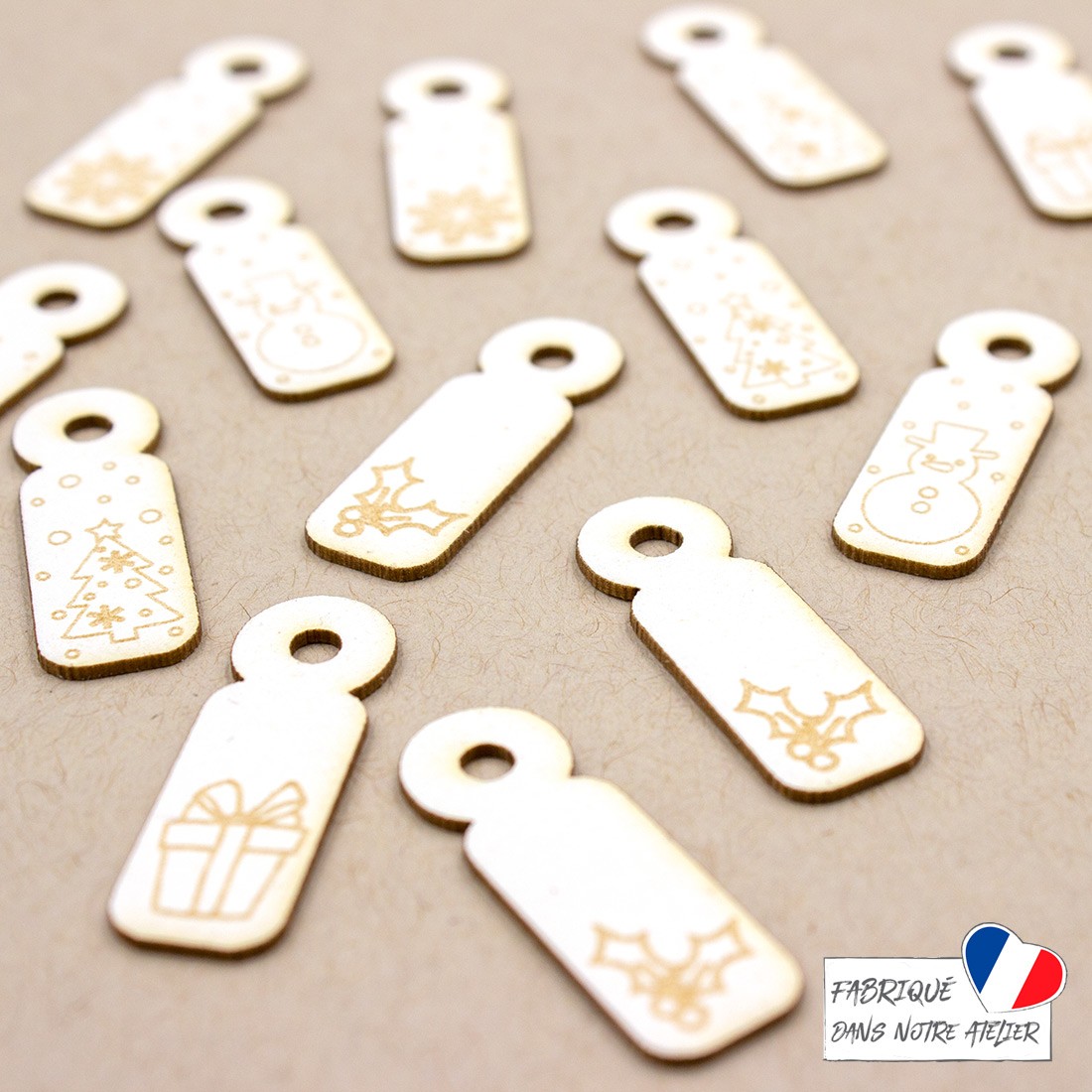 Lot de 15 flipettes en carton bois gravées sur le thème de Noël SCRAPMOUSET