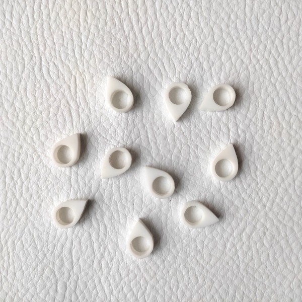 Lot d'embellissements - 10 mini géotags en acrylique blanc SCRAPMOUSET