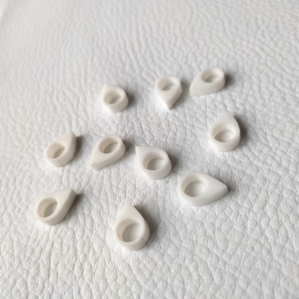 Lot d'embellissements - 10 mini géotags en acrylique blanc SCRAPMOUSET
