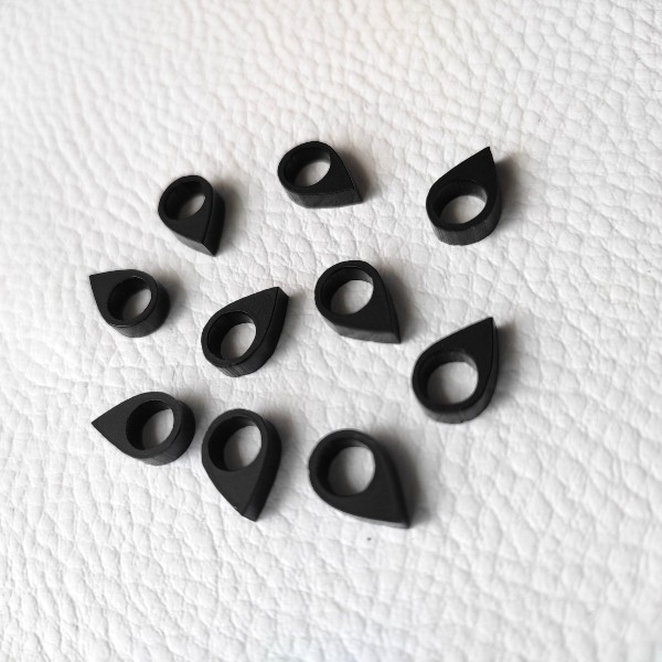 Lot d'embellissements - 10 mini géotags en acrylique noir SCRAPMOUSET