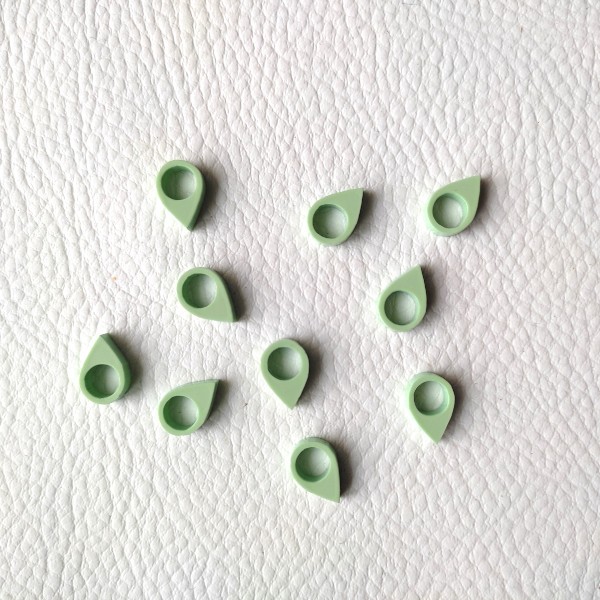 Lot d'embellissements - 10 mini géotags en acrylique vert pastel SCRAPMOUSET