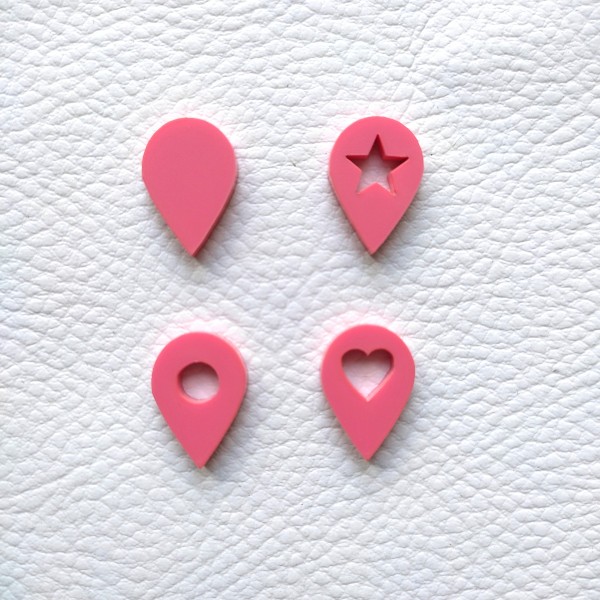 Lot de 4 géotags avec motifs en acrylique couleur framboise SCRAPMOUSET