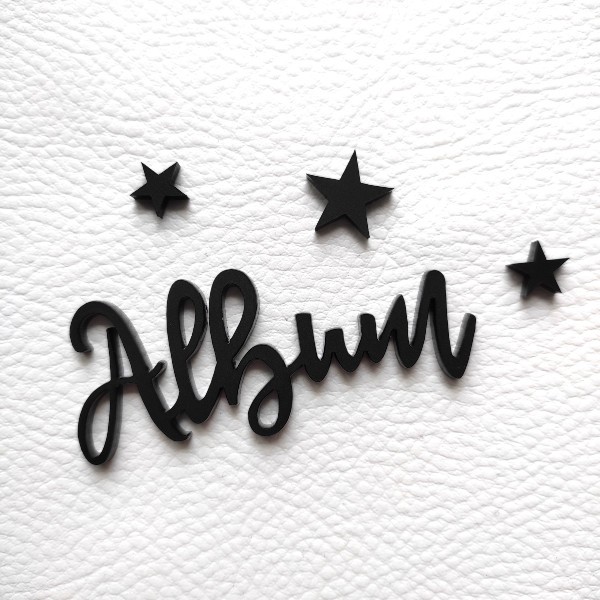 Mot Album et ses étoiles en acrylique noir mat SCRAPMOUSET