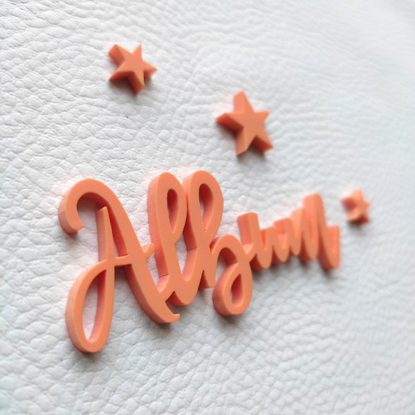 Mot Album et ses étoiles en acrylique couleur orange pastel SCRAPMOUSET