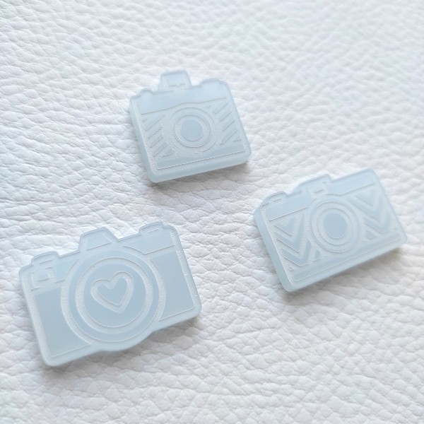 Lot de 3 appareils photos gravés en acrylique couleur bleu givré SCRAPMOUSET