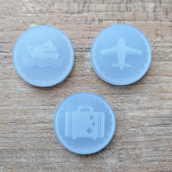 Lot de 6 tags ronds gravés thème voyage acrylique bleu givré SCRAPMOUSET