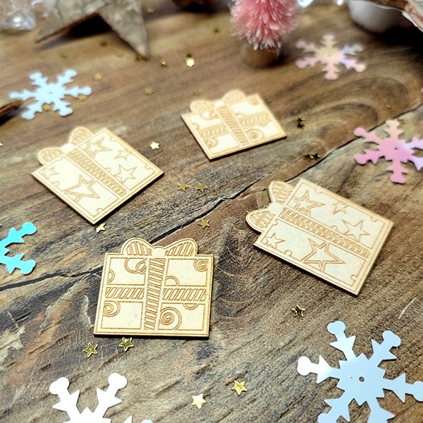 Lot de 4 mini-cadeaux en carton bois SCRAPMOUSET