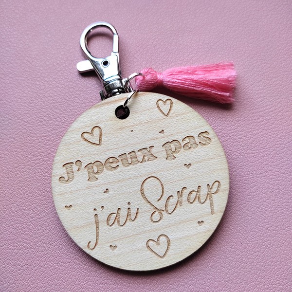 Porte-clés gravé en bois d'érable - J'peux pas j'ai Scrap