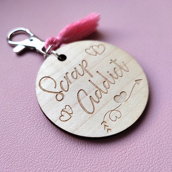 Porte-clés gravé en bois d'érable - Scrap Addict