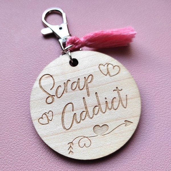 Porte-clés gravé en bois d'érable - Scrap Addict