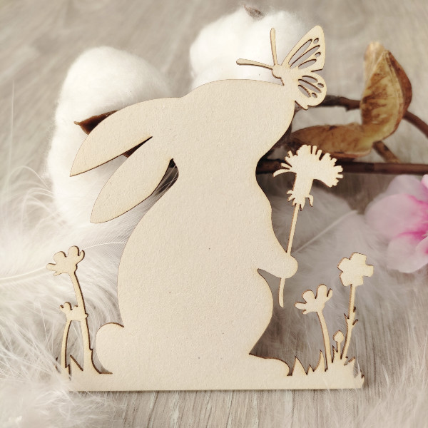 Figurine lapin avec papillon et petites fleurs en carton bois SCRAPMOUSET