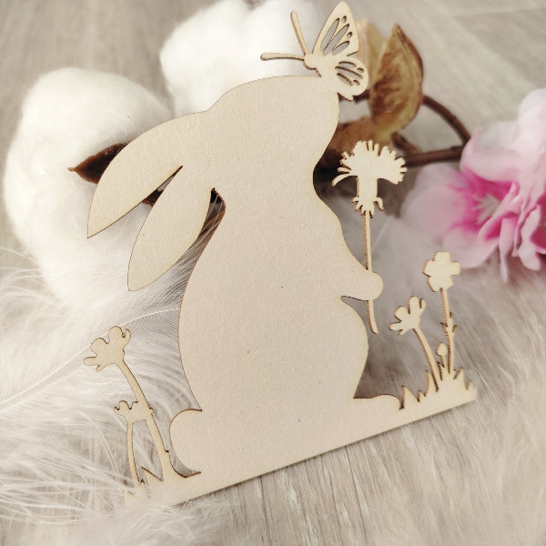 Figurine lapin avec papillon et petites fleurs en carton bois SCRAPMOUSET