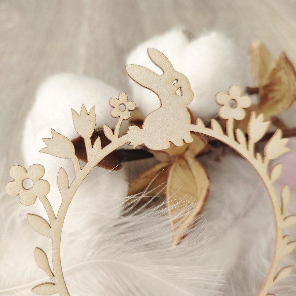 Cadre rond fleuri avec lapin en carton bois SCRAPMOUSET