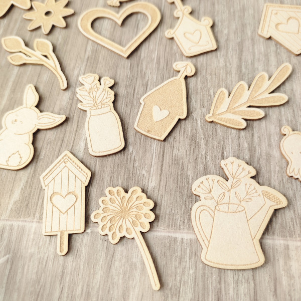 Lot 26 petits embellissements gravés thème Pâques et Printemps en carton bois SCRAPMOUSET