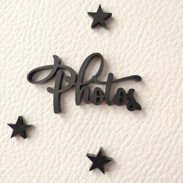 Mot Photos et ses 3 petites étoiles en acrylique noir mat SCRAPMOUSET