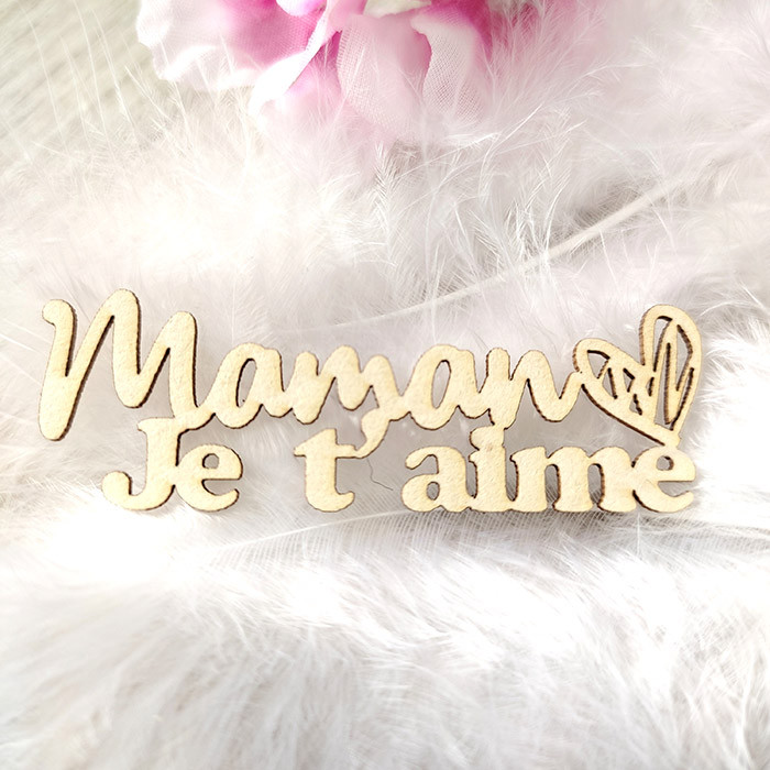 Mot Maman Je t'aime avec petit coeur en carton bois SCRAPMOUSET