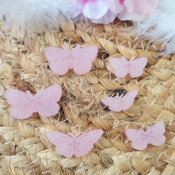 Lot 6 papillons gravés en acrylique rose givré SCRAPMOUSET