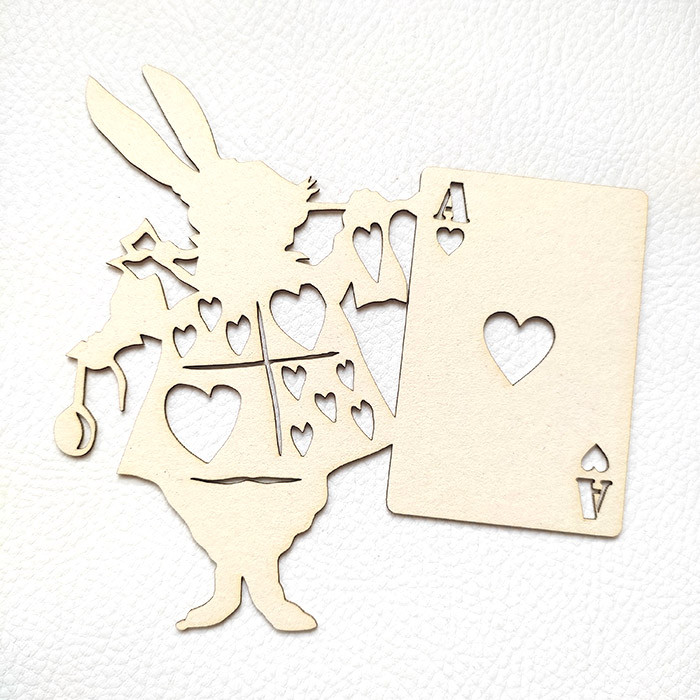 Silhouette lapin avec carte de jeu thème Alice au pays des merveilles en carton bois SCRAPMOUSET