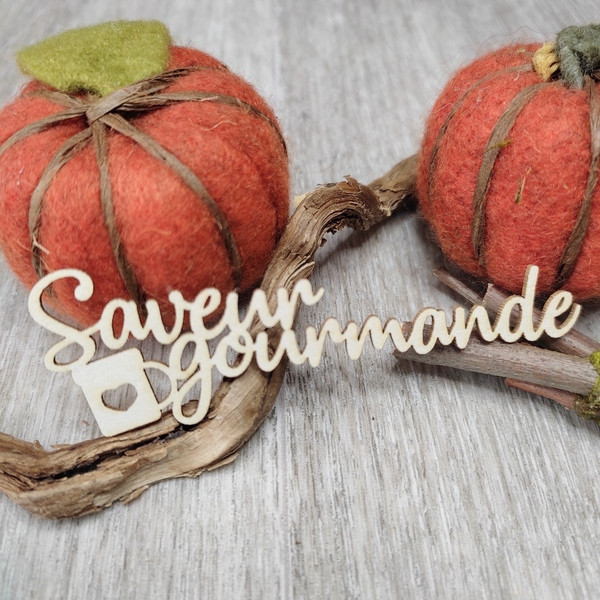 Mot Saveur gourmande avec mug en carton bois SCRAPMOUSET
