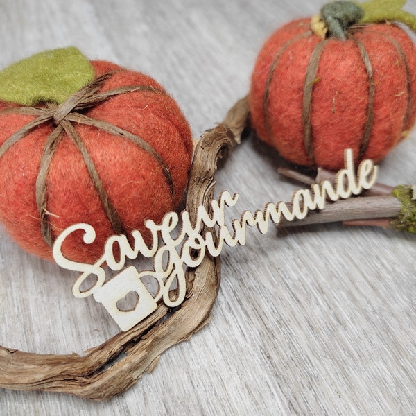 Mot Saveur gourmande avec mug en carton bois SCRAPMOUSET