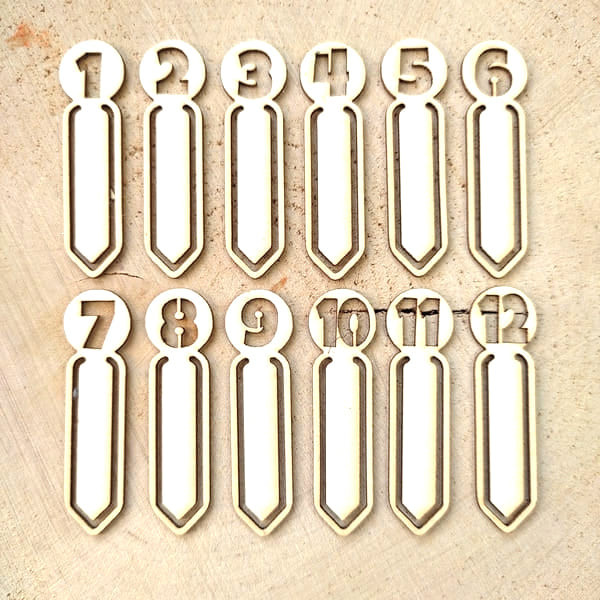Lot de 12 trombones décoratifs numérotés de 1 à 12 en carton bois SCRAPMOUSET