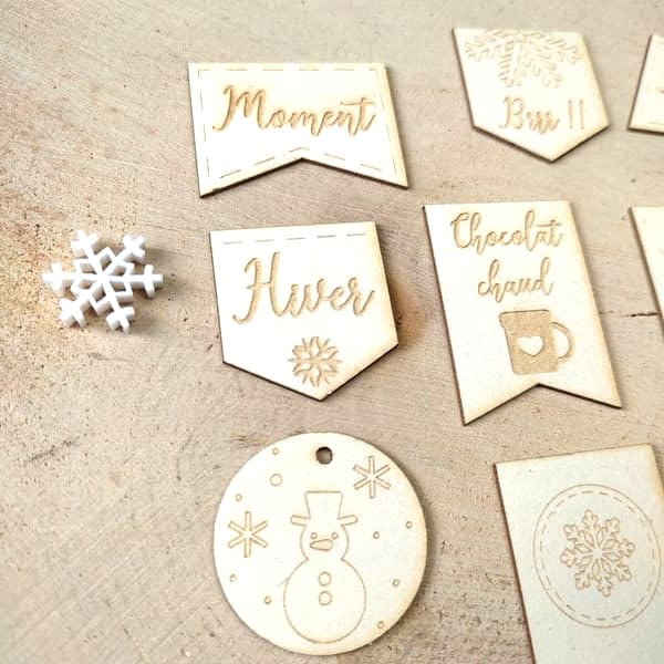 Lot de 9 étiquettes thème hivernal en carton bois SCRAPMOUSET