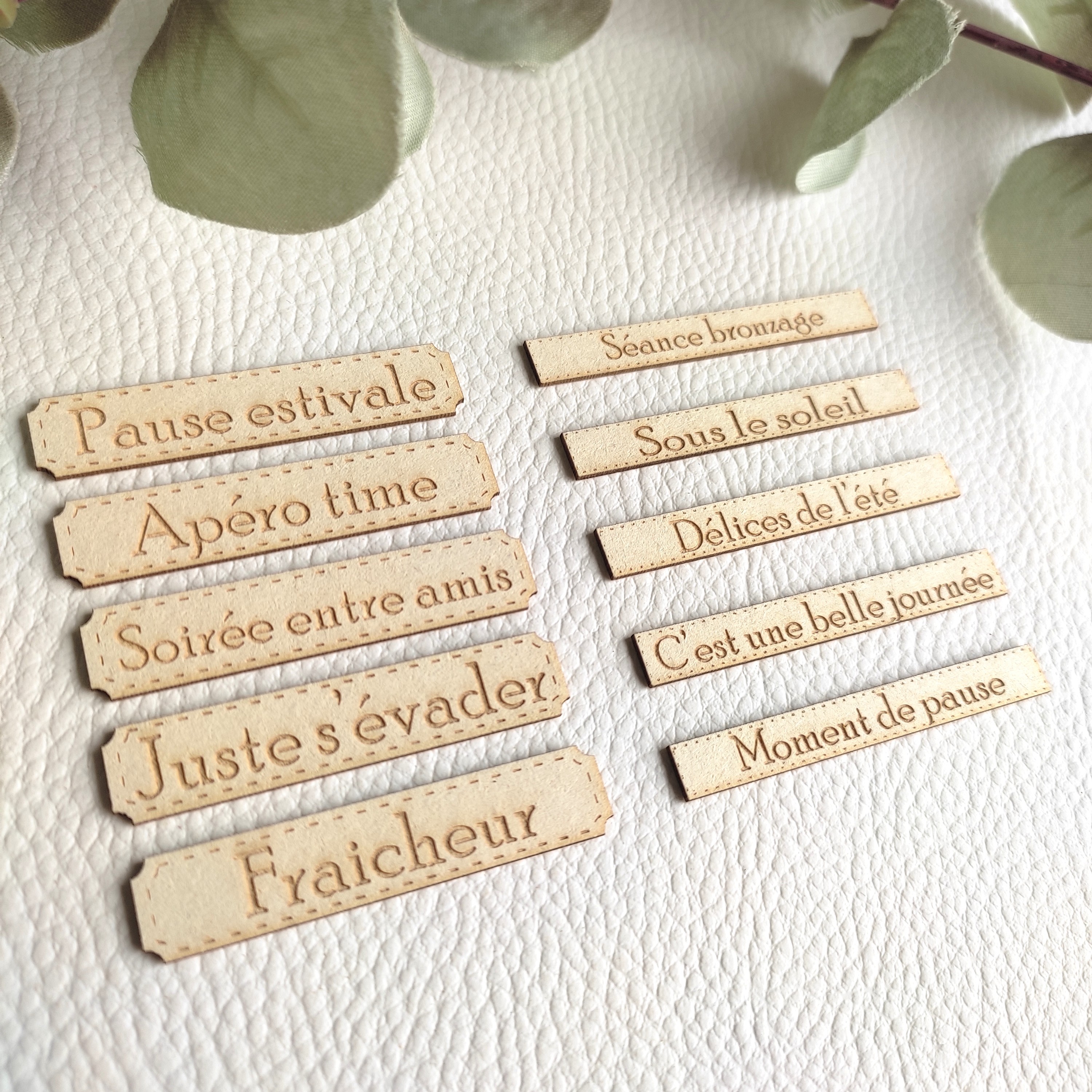 Lot de 10 étiquettes thème estival en carton bois SCRAPMOUSET