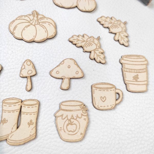 Lot 16 embellissements Ambiance automnale en carton bois SCRAPMOUSET