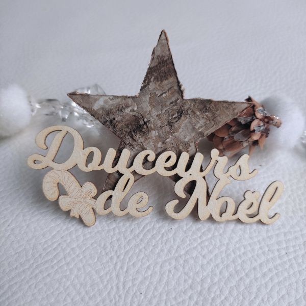 Mot Douceurs de Noël avec sucre d'orge en carton bois SCRAPMOUSET