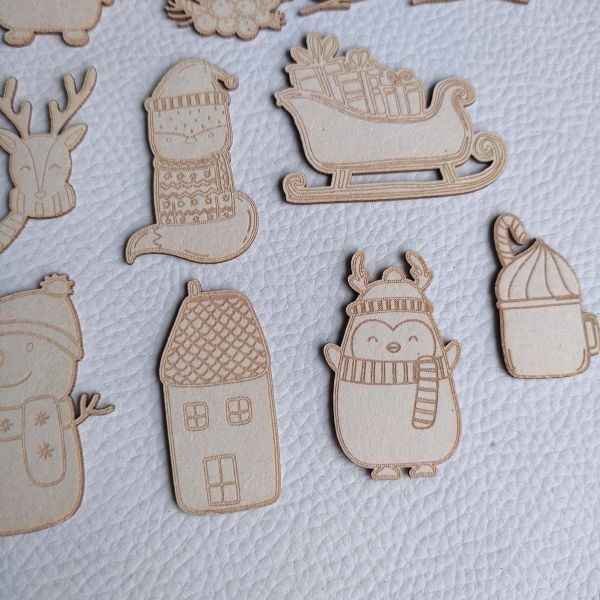 Lot 17 embellissements La magie de Noël en carton bois SCRAPMOUSET