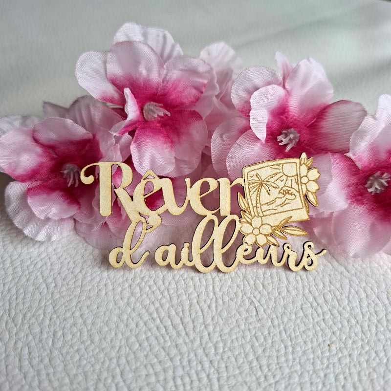 Mot Rêver d'ailleurs avec polaroïd en carton bois SCRAPMOUSET