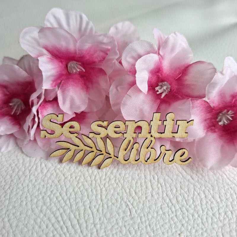 Mot Se sentir libre avec feuillage carton bois SCRAPMOUSET